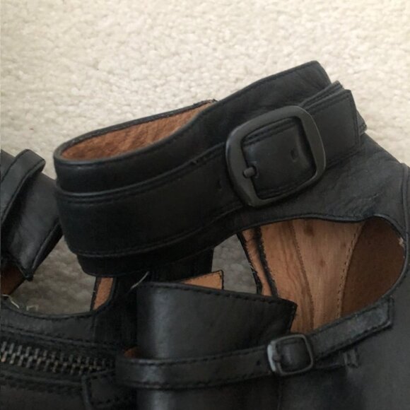 Black Modern Vintage Leather Platform Heels / Ankle Booties with Buckle, Size 38 - Picture 4 of 10